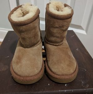 Toddler UGGs classic boots size 6
